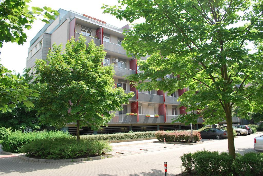 Chotesovska Apartment With Parking Place Prague Bilik gambar